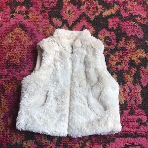 Cream faux fur vest, 18M